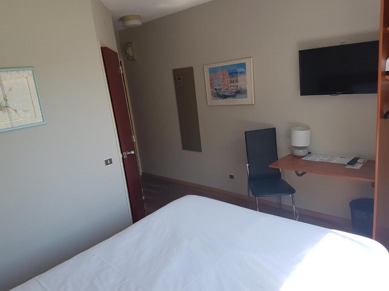 Hotel Point Bleu Фронтиньян Экстерьер фото